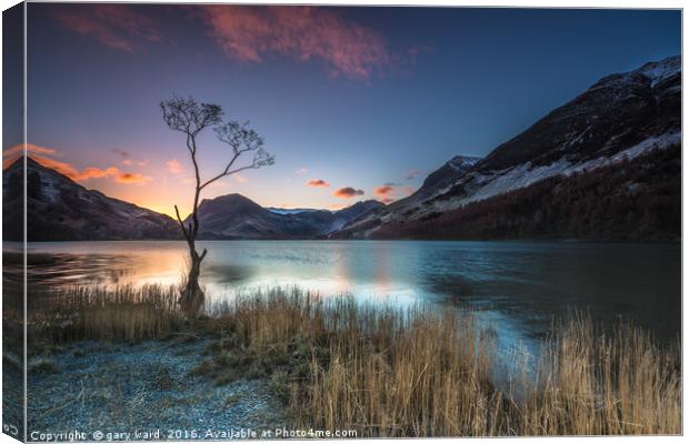 Buttermere Sunrise, lake district. Canvas Print by gary ward