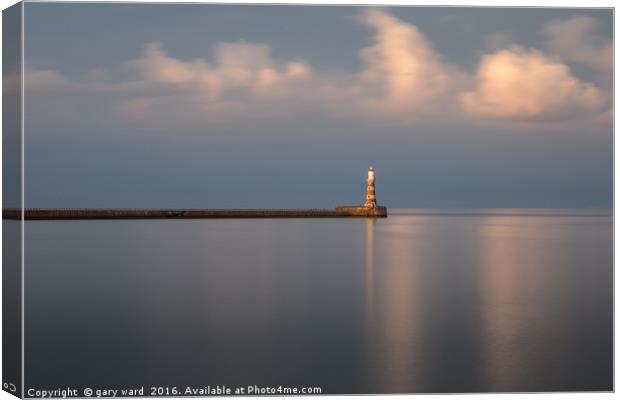 Roker Pier and Lighthouse, Sunderland Canvas Print by gary ward