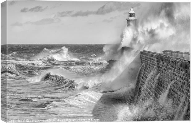 Tynemouth Pier Taking all of mother natures force! Canvas Print by gary ward