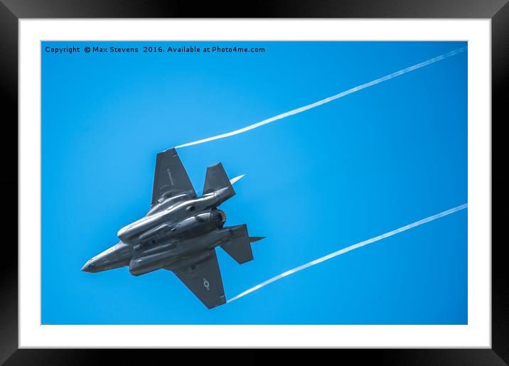 Lockheed Martin F35 fast pass at Farnborough 2016 Framed Mounted Print by Max Stevens