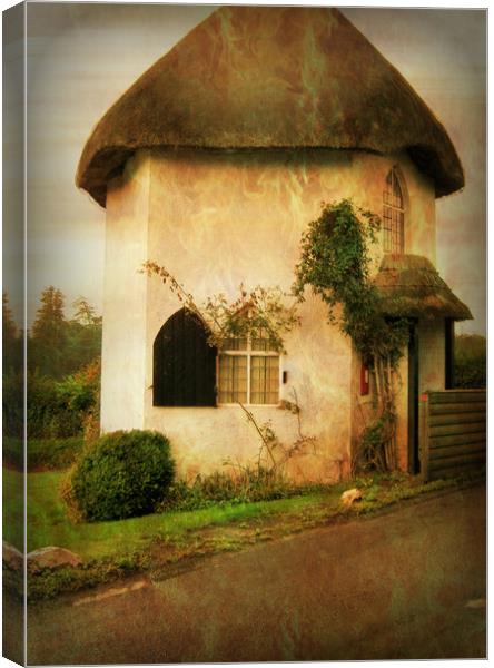 The Round House. Canvas Print by Heather Goodwin