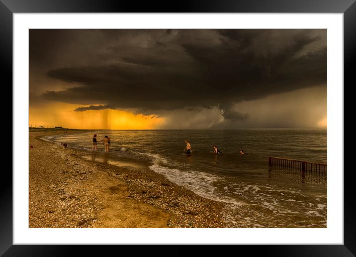 Heacham Beach before the storm Framed Mounted Print by Alan Simpson