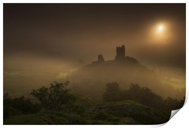 Dolwyddelan castle in the mist Print by Rory Trappe
