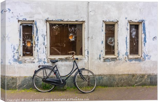 Old Bicycle Canvas Print by Susan Leonard
