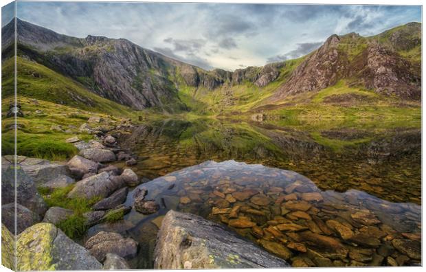 Earlymorning at llyn Idwal Canvas Print by Clive Ashton