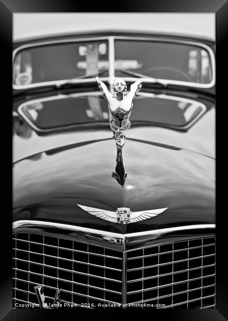 The cars and crowds at the Concours d’Elegance. Framed Print by Jamie Pham