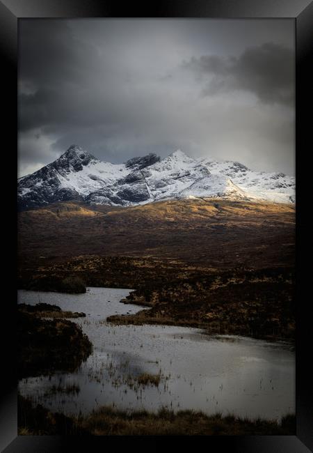 Isle of Skye  Framed Print by chris smith