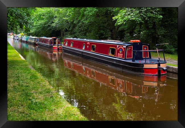 Llangollen canal Framed Print by Rob Lester