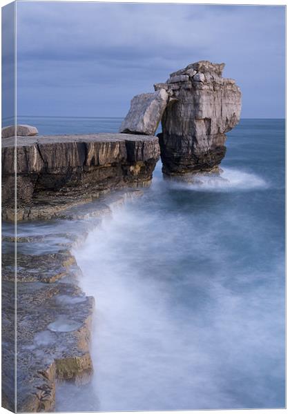 Pulpit rock  in Portland Bill, Dorset, England Canvas Print by Ian Middleton