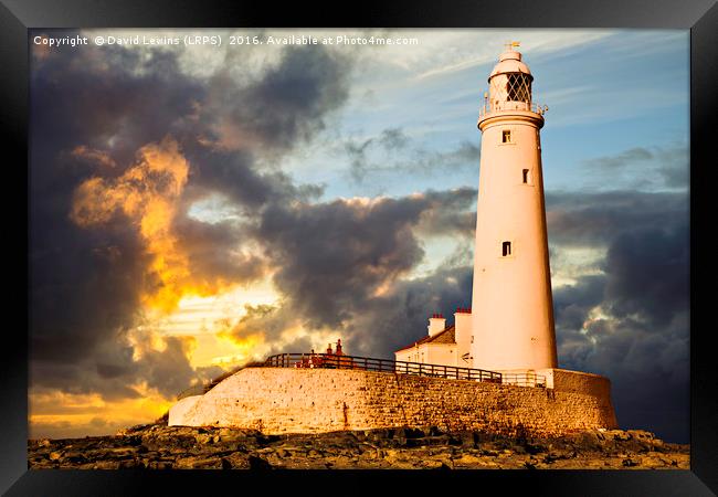 The Setting Sun, St. Mary's Lighthouse. Framed Print by David Lewins (LRPS)