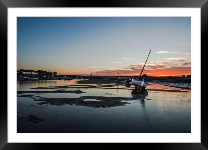 The end of a beautiful day Framed Mounted Print by Gary Pearson