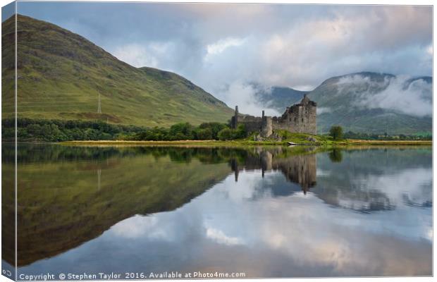 Kilchurn castle and Loch Awe Canvas Print by Stephen Taylor