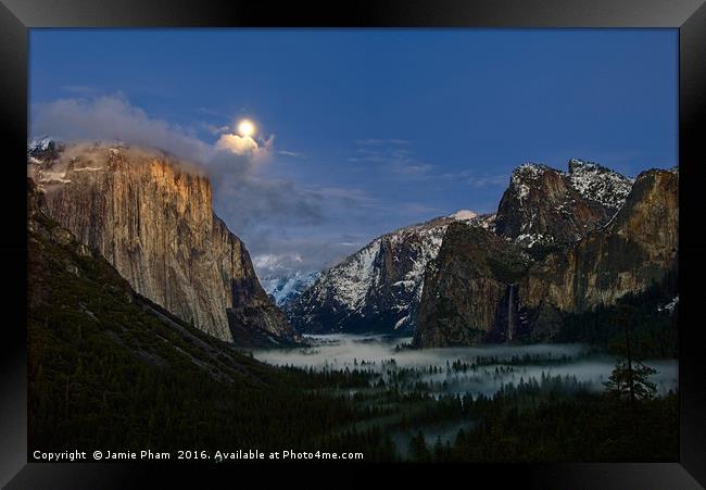 Dramatic moonrise over Yosemite National Park. Framed Print by Jamie Pham