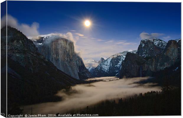 Dramatic moonrise over Yosemite National Park. Canvas Print by Jamie Pham