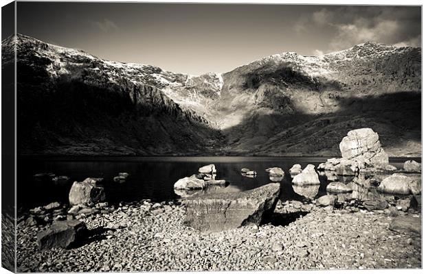 Rugged lands Canvas Print by Simon Wrigglesworth