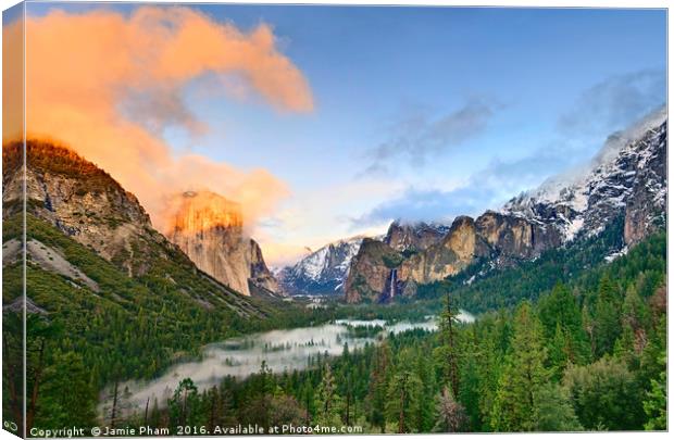 Dramatic view of Yosemite Valley. Canvas Print by Jamie Pham