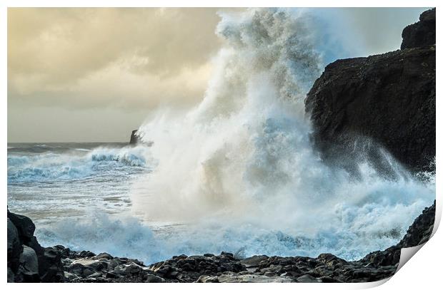 High Waves at Dyrholaey on the Iceland coast Print by Nick Jenkins