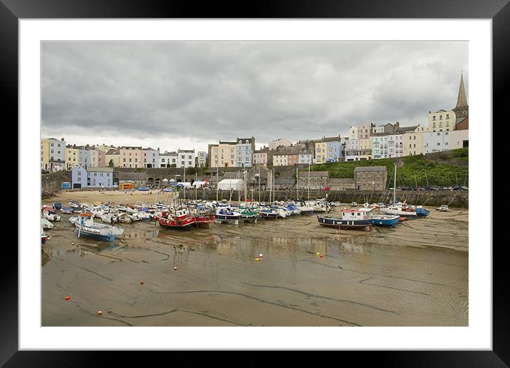 Tenby Framed Mounted Print by les tobin