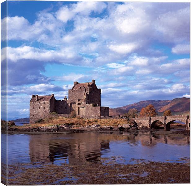 Eilean Donan Castle Canvas Print by Derek Wallace