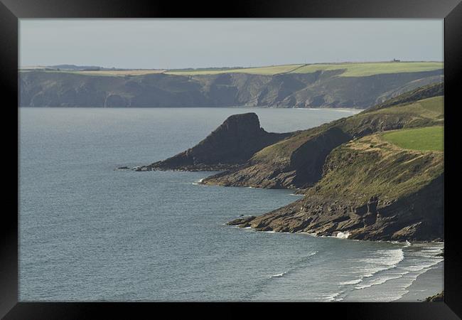 Broadhaven Cove Framed Print by les tobin
