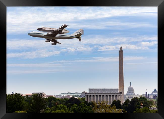 Space Shuttle Discovery flies over Washington DC Framed Print by Steve Heap