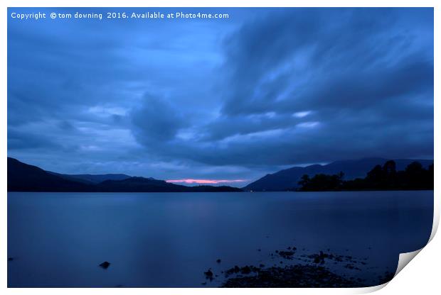 Derwent water at dusk Print by tom downing