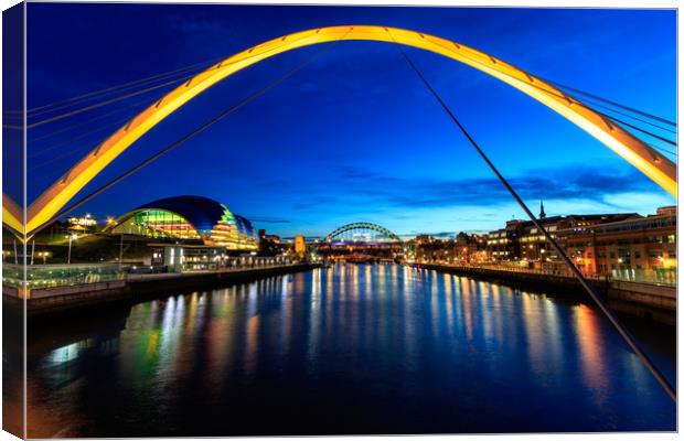 Newcasle Quayside Canvas Print by chris smith