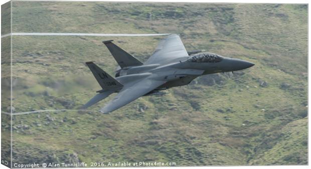 USAF f15 fighter Canvas Print by Alan Tunnicliffe