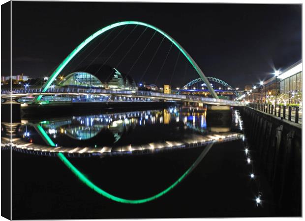 Night on the Tyne Canvas Print by David McCulloch