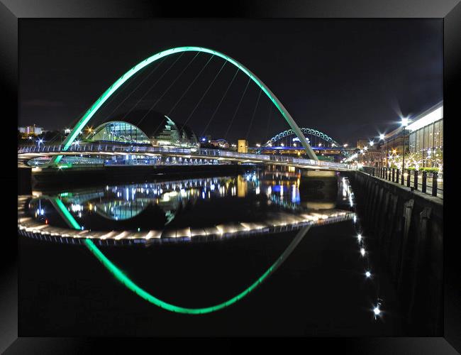 Night on the Tyne Framed Print by David McCulloch