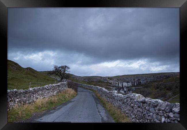 Yorkshire Dales       Framed Print by chris smith