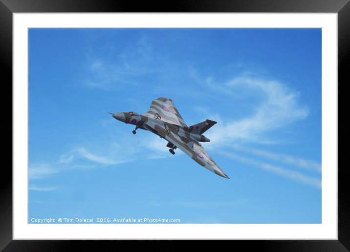 Vulcan Bomber XH558 on final approach Framed Mounted Print by Tom Dolezal