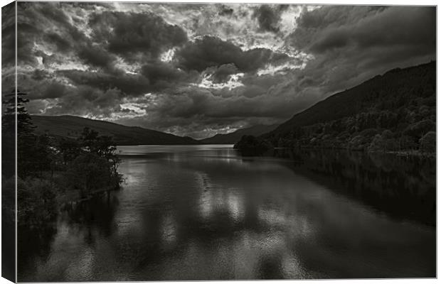Kenmore  black and white skyline Canvas Print by paul green