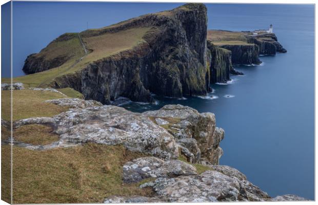 Neist Point Lighthouse  Canvas Print by chris smith