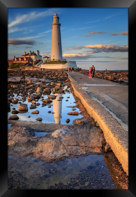 st marys lighthouse  Framed Print by chris smith