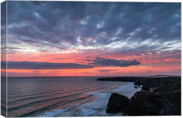 Bedruthan steps  Canvas Print by chris smith