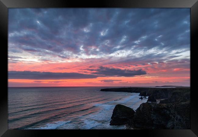 Bedruthan steps  Framed Print by chris smith