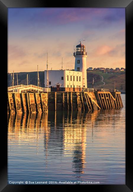 Sunset over Scarborough Lighthouse Framed Print by Sue Leonard