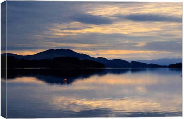  Tranquil sunrise  Canvas Print by chris smith