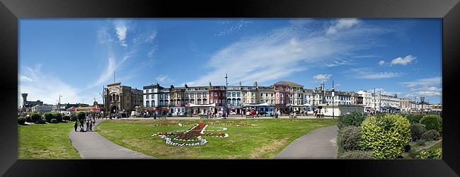 Marine Parade, Gt Yarmouth Framed Print by Stephen Mole