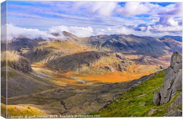 Bowfell and Upper Eskdale Canvas Print by geoff shoults