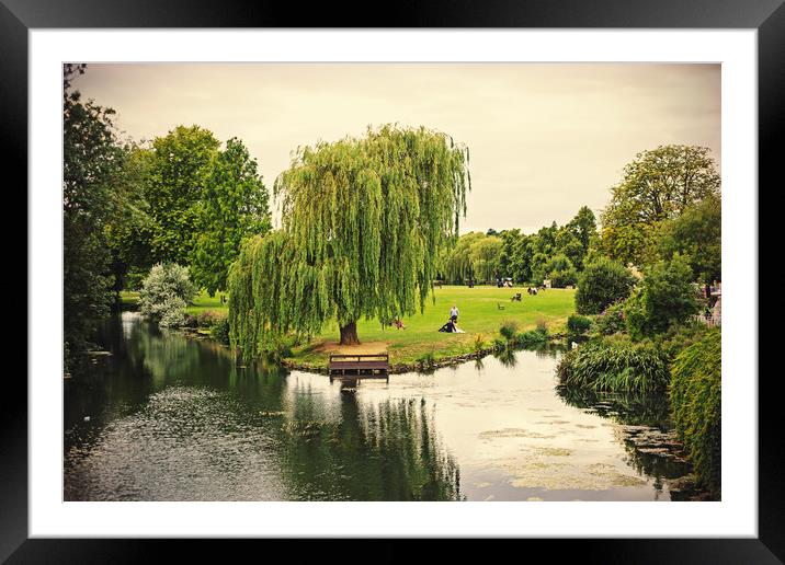 Stamford Town Centre Framed Mounted Print by Simon Thorpe