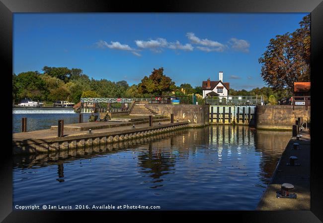 Autumn At Goring Lock Framed Print by Ian Lewis
