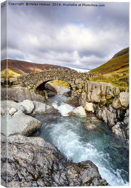 Stockley Bridge in the Lake District Canvas Print by Helen Hotson