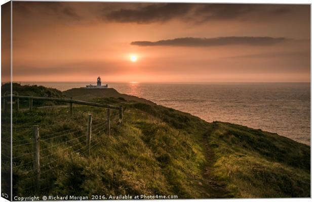 Strumble Head Lighthouse, Pembrokeshire, Wales. Canvas Print by Richard Morgan