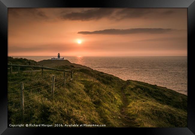 Strumble Head Lighthouse, Pembrokeshire, Wales. Framed Print by Richard Morgan