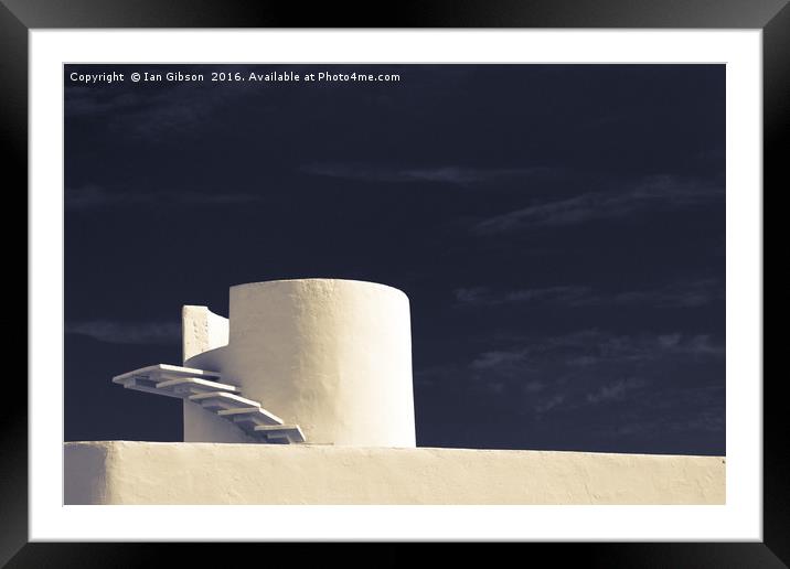 Lifeguard watch tower in Valencia, Spain Framed Mounted Print by Ian Gibson
