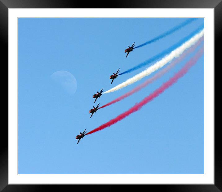 Red Arrows over Portrush Framed Mounted Print by David McFarland