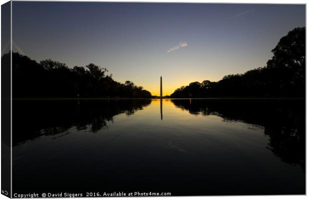 Dawn at the Washington Monument Canvas Print by David Siggers