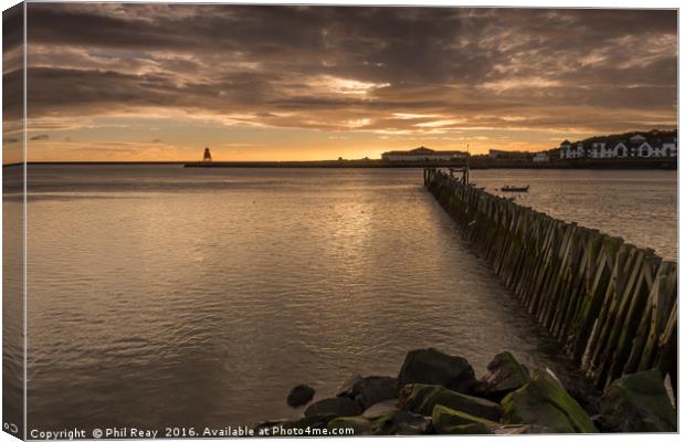 Mouth of the River Tyne Canvas Print by Phil Reay